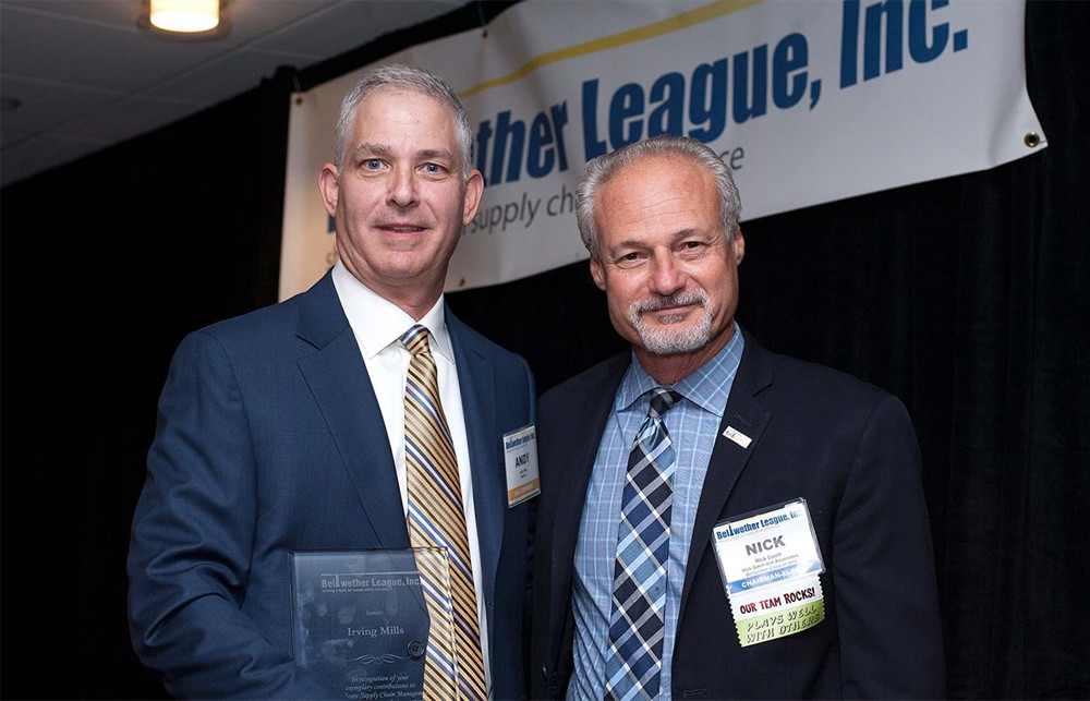 Medline’s Andy Mills for Bellwether Class of 2016 Inductee Irving Mills with Bellwether League’s Nick Gaich.