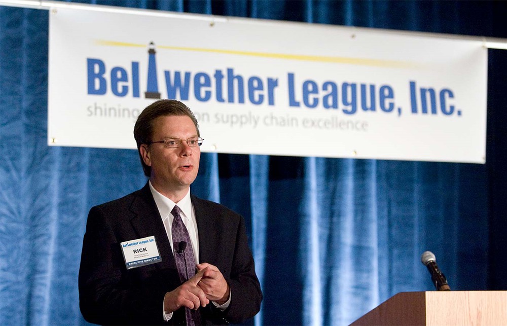 Bellwether League Inc. Co-Founder and Executive Director Rick Barlow welcomes attendees to the annual dinner.