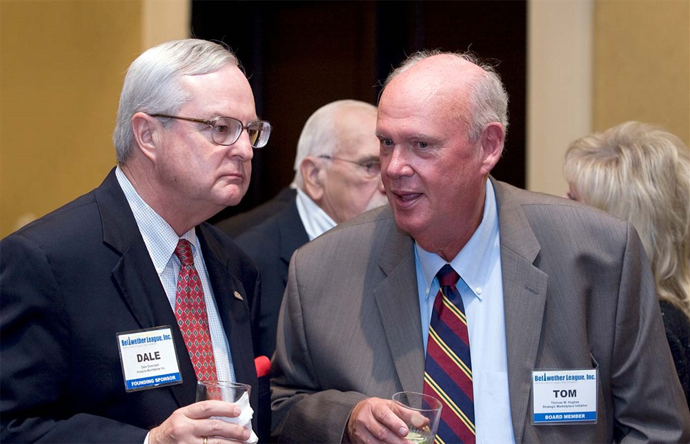 Bellwether League’s Tom Hughes (right) shares some thoughts with Founding/Platinum Sponsor Hospira’s Dale Overcash. 