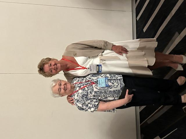 BLF Board Chairman Barbara Strain, Bellwether Class of 2021, with Teresa Dail, Bellwether Class of 2022, at the Fall IDN Summit.