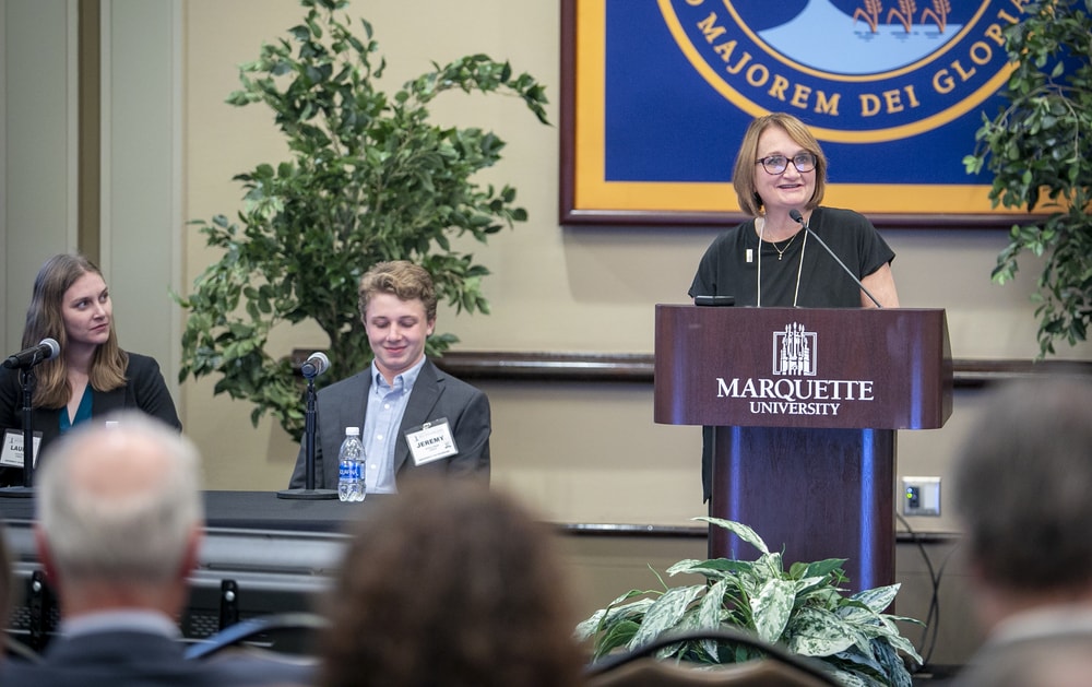 Chairman Deborah Templeton opens the 2022 Healthcare Supply Chain Leadership Forum.