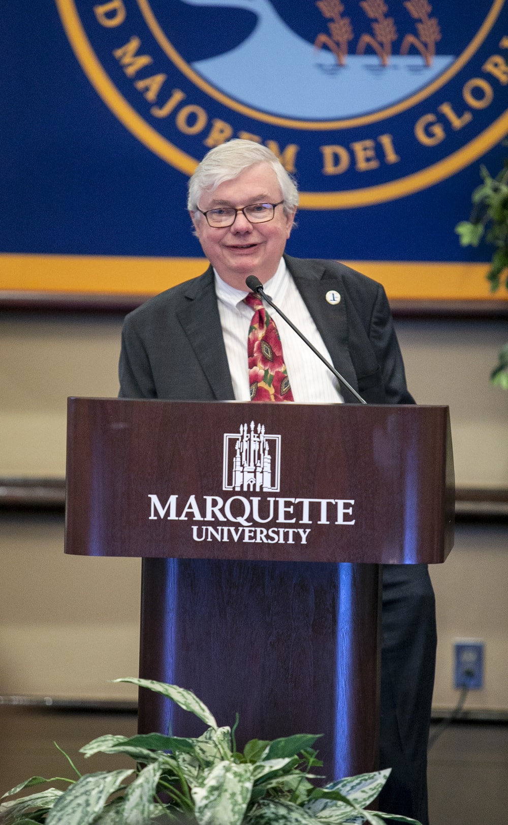 John Strong, Bellwether Class of 2011, moderates a panel discussion of Bellwethers and Future Famers on the past, present and future of supply chain operations.