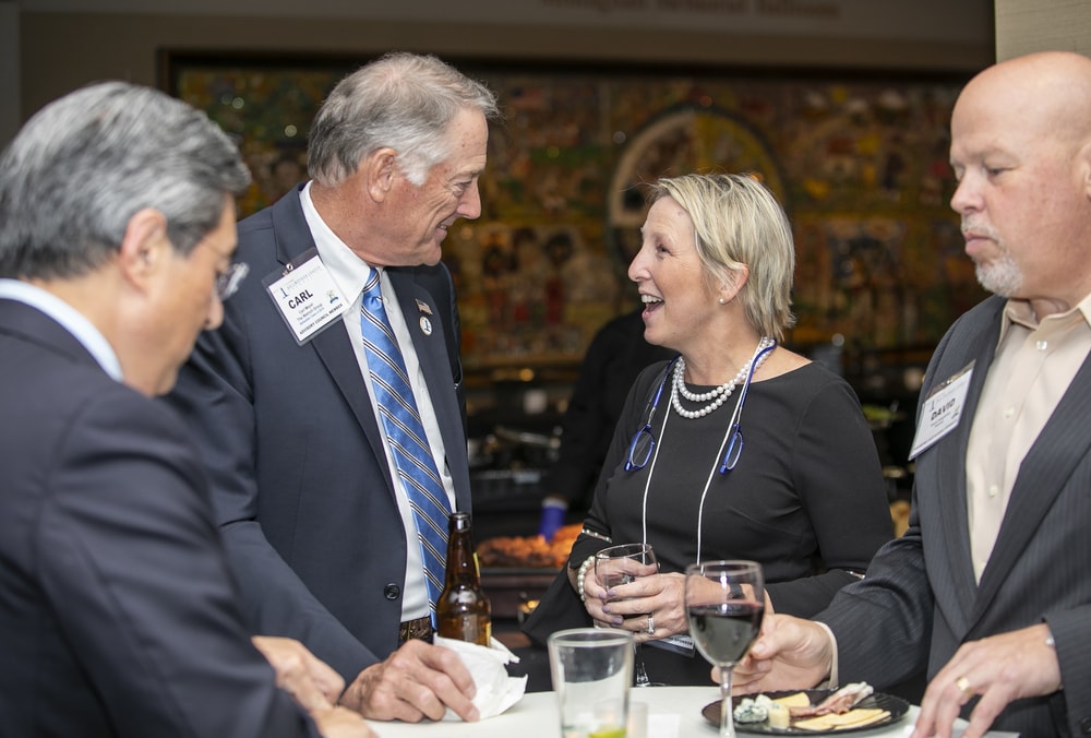 Carl Meyer (Bellwether Class of 2019) chats with Founding Sustaining Sponsor Owens & Minor's Vicky Lyle, flanked by HIDA's Matt Rowan and Founding Sustaining Sponsor Premier's David Hargraves.