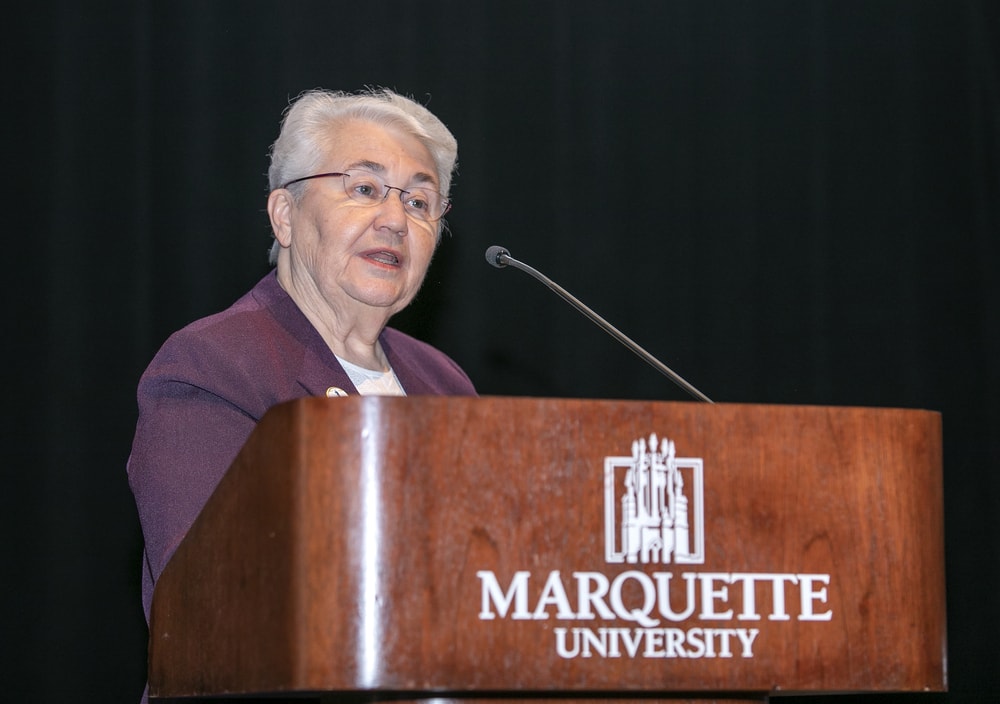 Healthcare value analysis icon Barbara Strain (Bellwether Class of 2021) introduces Bellwether Class of 2022 Honoree John Sasen Sr. to BLFIRE15 attendees.