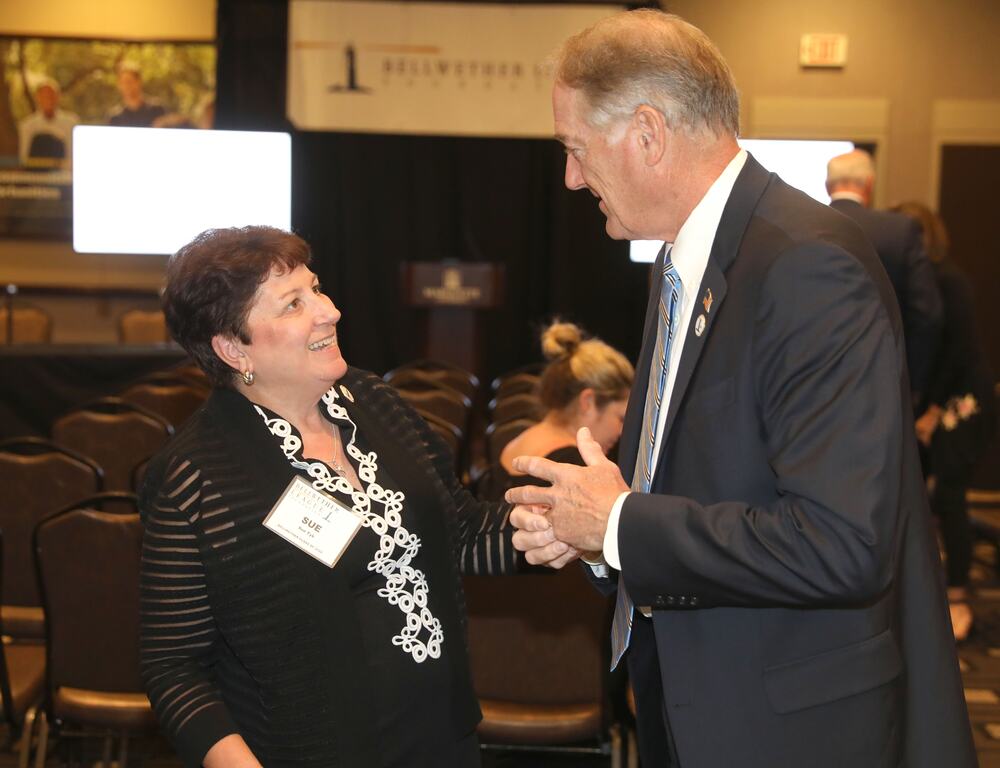 Conversing before the Forum