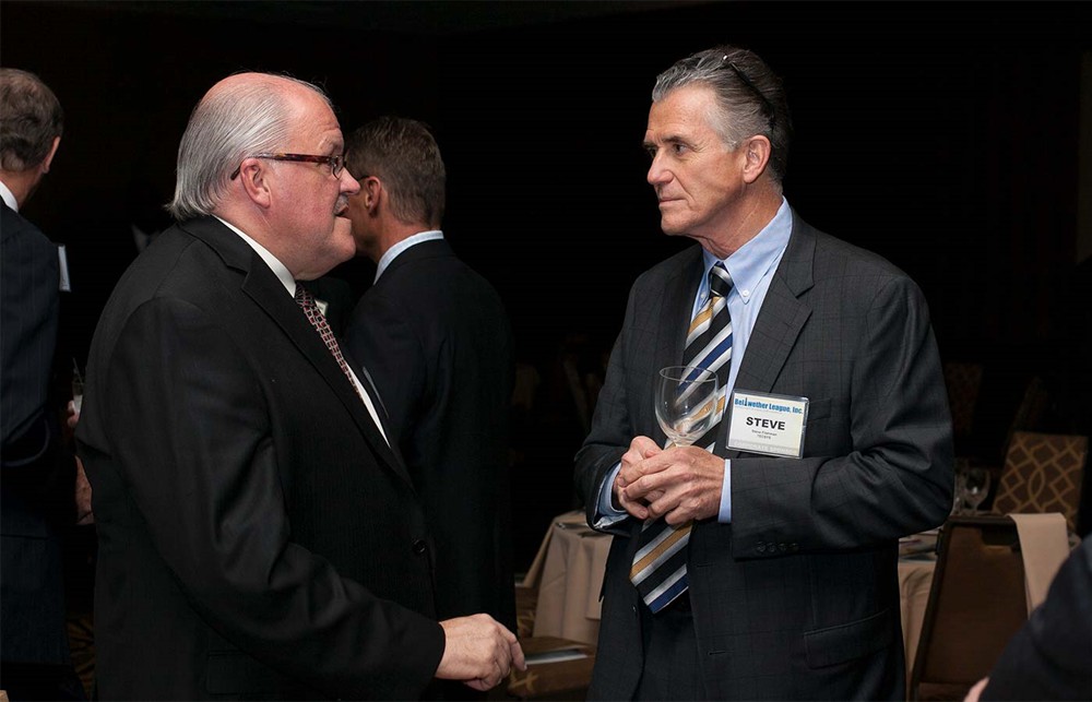 LeeSar’s Paul McWhinnie (left) chats with TECSYS’ Steve Fliehman (right).