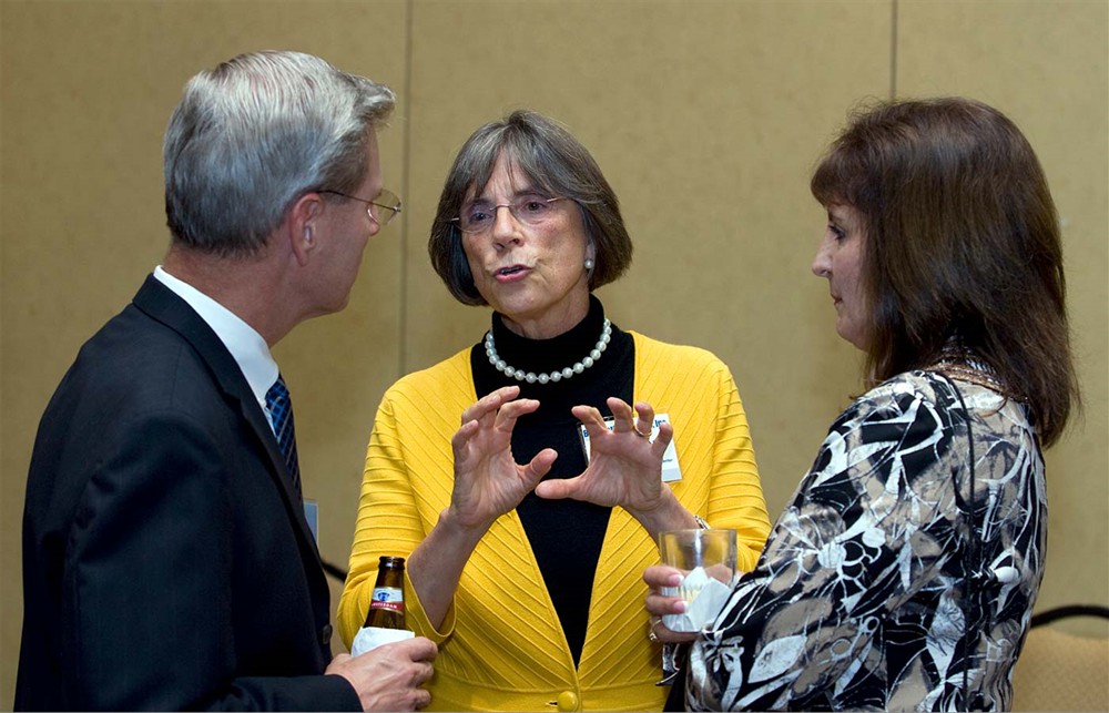 Silver Sponsor GS1 Healthcare US’ Dennis Harrison with The Ohio State University Medical Center’s Rosalind Parkinson and Bellwether League Board Member Jean Sargent.