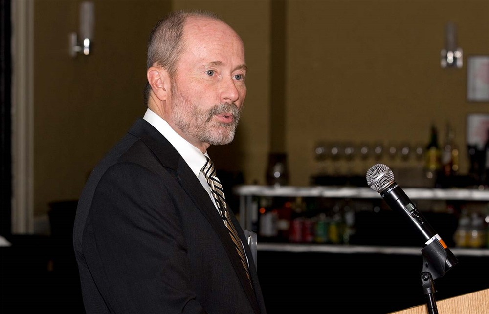 Kevin McMillen (from Silver Sponsor Integrated Medical Systems International) chats with Phil Battershell (from Founding Sponsor Premier Purchasing Partners) during the VIP Reception. 