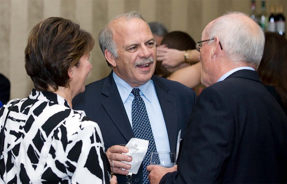 Bellwether League Inc. Secretary Pat Carroll (center) chats with Bellwether Class of 2013’s Mike Rosser (right) and his wife Kathy (left).