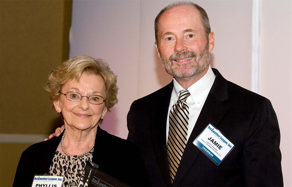 Bellwether League Inc. Board Member James F. Dickow (left) speaks with Founding Sponsor Kimberly-Clark Health Care’s Susan Meyer (center) and Healthcare Purchasing News Publisher Kristine S. Russell.