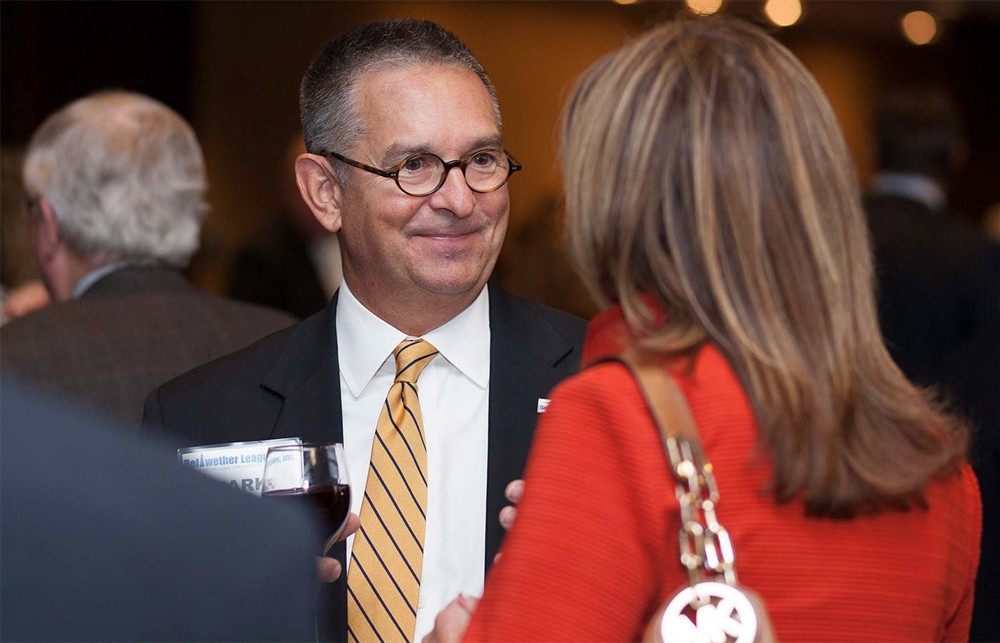 Bellwether League Inc. Board Member Mark Van Sumeren with Corporate Sponsor MedSpeed’s Gail Nelson (right, back to camera).