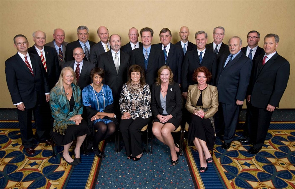 Bellwether League Inc.’s Board of Directors and Sponsors in attendance.  •  Back row (left to right): Mark Van Sumeren, Owens & Minor Inc.; G. Gilmer Minor III, Owens & Minor Inc.; Thomas W. Hughes, Bellwether League Inc.; James R. Francis, Bellwether League Inc.; Richard A. Perrin, Bellwether League Inc.; Vance B. Moore, Bellwether League Inc.; G. Gilmer Minor IV, Owens & Minor Inc.; John B. Gaida, Bellwether League Inc.; Ed Miles, GS1 Healthcare US  •  Middle row (left to right): Robert P. 