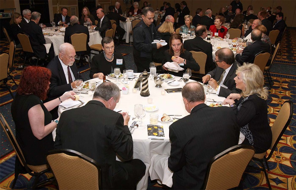 Attendees of Bellwether League Inc.’s 2009 Honoree Induction Dinner