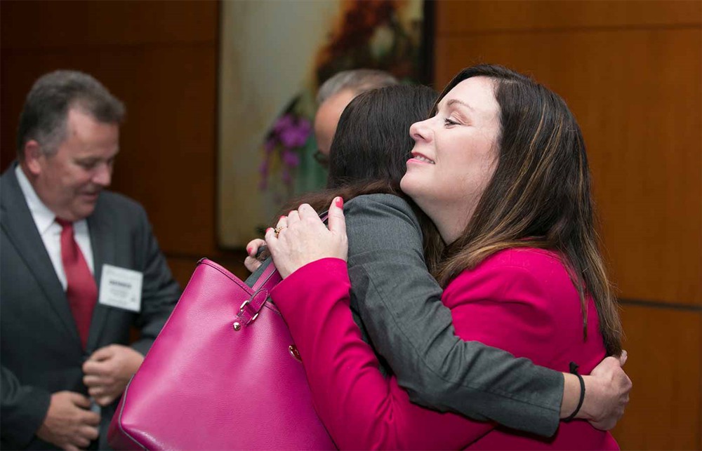 Warm embrace between AHRMM’s Deb Sprindzunas and Pensiamo’s Mary Beth Lang, Sc.D.