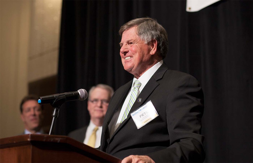 DeRoyal’s Pete DeBusk (Bellwether Class of 2015) acknowledges the crowd.