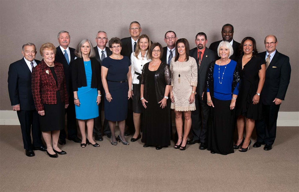 Bellwether Class of 2014 Honorees and Family (from left to right): Norm and Joan Krumrey, Joe and Vicki Pleasant, Brent and Leila Johnson, Randy and Kathy Lipps, Dale and Kathy Montgomery with son Brian Montgomery and daughter Tracy Williams, Joe Reubel and Andrea Reubel-Walker and Keith and Karen Kuchta.